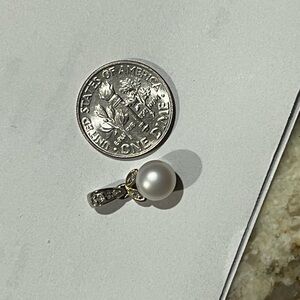 Elegant Silver Pearl Pendant